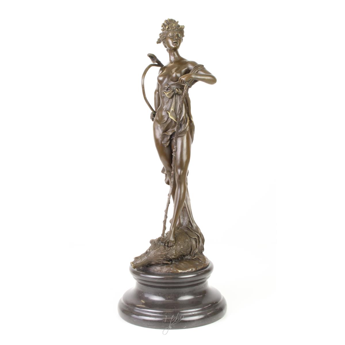 A BRONZE SCULPTURE OF DIANA VICTORIOUS