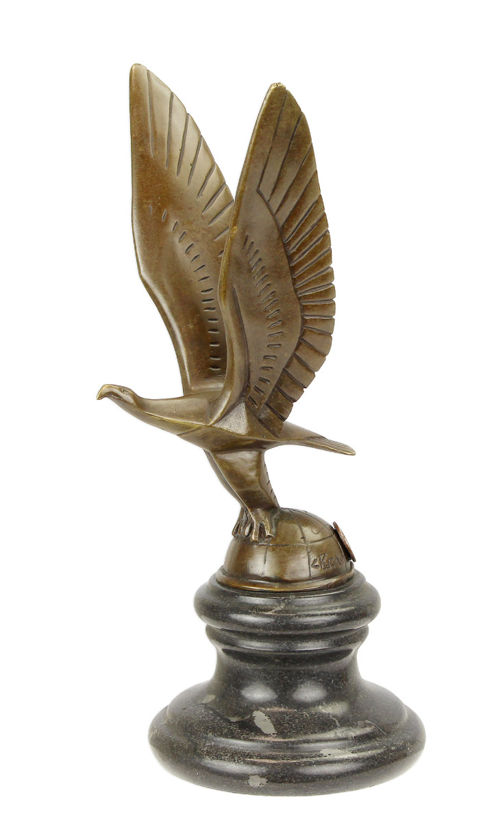 A BRONZE CAR MOSCOTTE OF AN EAGLE ON GLOBE